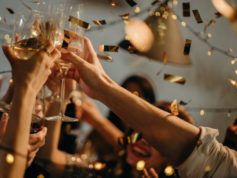 900th post on SharePains.com, it is a time to celebrate and win!